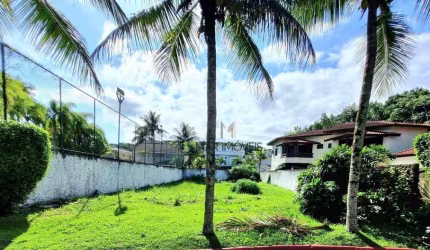 Terreno em condomínio de alto padrão na praia de Pernambuco no Guarujá!