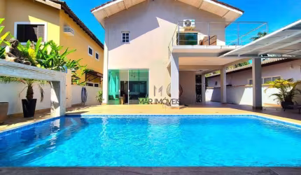 Casa em condomínio fechado, excelente localização na região da praia de Pernambuco no Guarujá!