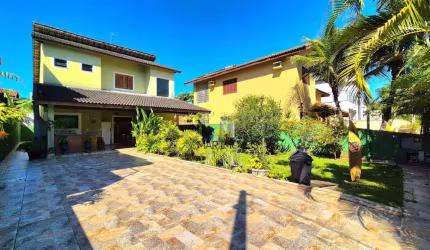 Casa em condomínio fechado na região da praia do Pernambuco no Guarujá!