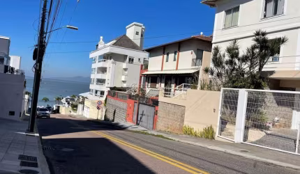 Casa com 4 quartos à venda na Rua Fritz Muller, 161, Coqueiros, Florianópolis por R$ 3.190.000
