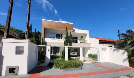 Casa com 3 quartos à venda na Rua Juventino dos Santos Barbosa, 54, Coqueiros, Florianópolis por R$ 2.500.000