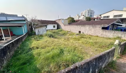 Terreno à venda na Rua Adão Schmidt, 513, Barreiros, São José por R$ 450.000