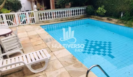 Casa Isolada a venda com 300m² no Embaré em Santos.