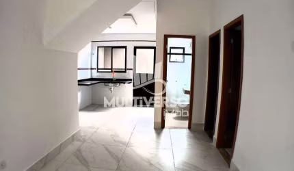 Casa 2 dorm em Condomínio com Piscina e Área Gourmet - Maracanã