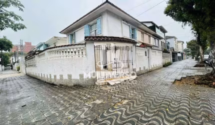 Sobrado à venda, 3 quartos no bairro Marapé em Santos