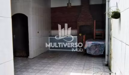 Casa à Venda com 2 dormitórios (1 suíte) no Bairro Caiçara - PG