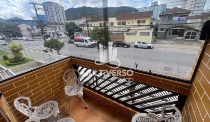 APARTAMENTO 1 ANDAR COM VARANDA