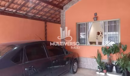 Linda casa no Bairro da Ocian !