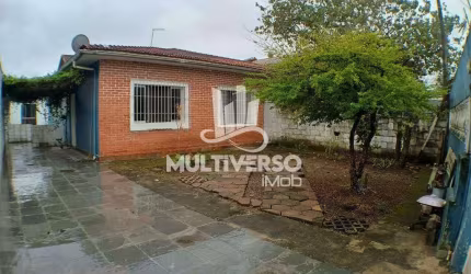 Casa Geminada 2 dorm à Venda - 300m² de Terreno (10x30) com Piscina e 4+ Vagas!