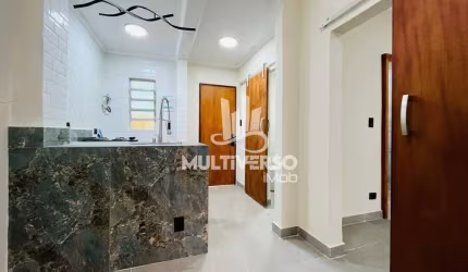 Apartamento 1 dormitório pé na areia reformado no José Menino em Santos
