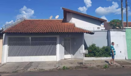 Excelente  residencia ampla, com total segurança , localização excelente