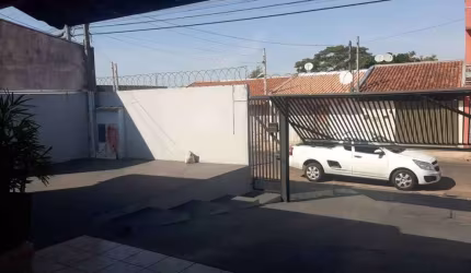 Residência ampla,segura com edícula