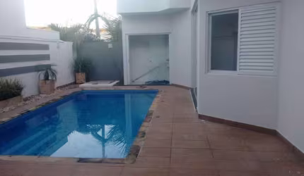 Excelente  residencia ampla, com total segurança , localização excelente