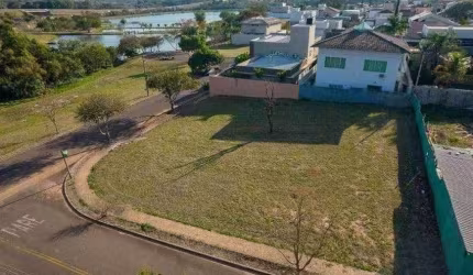 PROXIMO AO LAGO