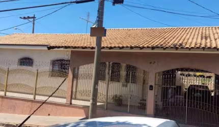 Casa com 3 quartos à venda no Jardim Bela Vista, Bauru  por R$ 700.000