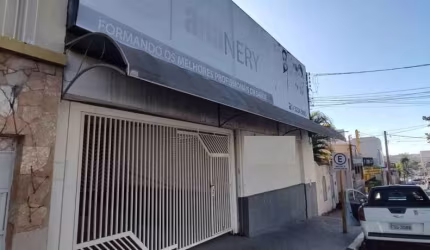 Casa à venda no Centro, Bauru  por R$ 800.000