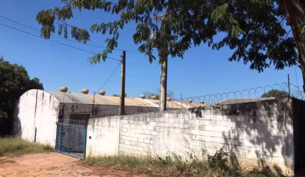 OPORTUNIDADE ! ! ! BARRACÃO NO PARQUE PAULISTA COM 1.932M² DE ÁREA DE TERRENO.