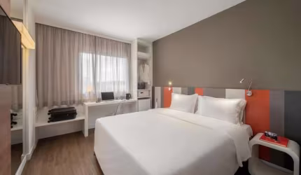 QUARTO DE HOTEL, LOCALIZADO NA ENTRADA DA CIDADE, ÓTIMO ACESSO.