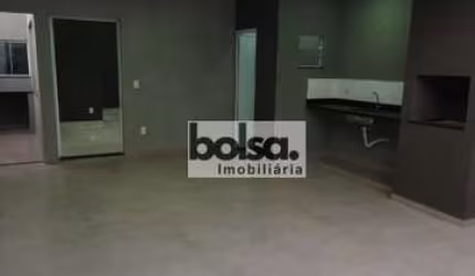 Linda Casa novíssima com excelente localização