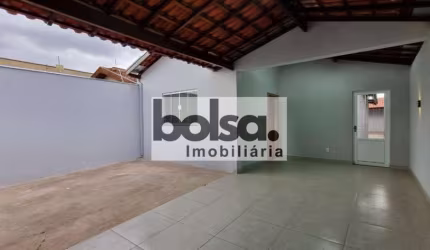LINDA CASA REFORMADA NO JARDIM SOLANGE ! !