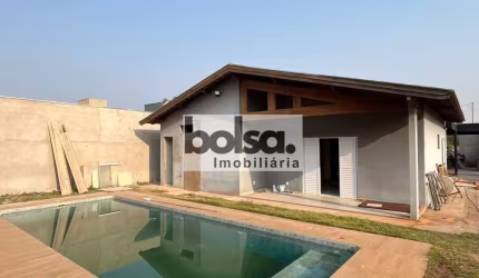 CASA COM AMPLO QUINTAL NO CONDOMINÍO PRIMAVERA ! !