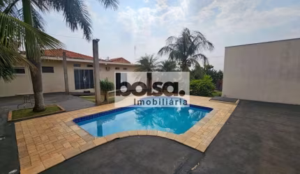 CASA COM ÁREA DE LAZER NA QUINTA DA BELA OLINDA ! !