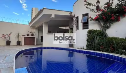 LInda Casa 4 dormitório sendo 2 suites com piscina