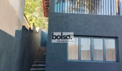 Linda Casa com 4 dormitórios na Vista Alegre