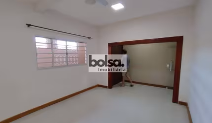 Casa para venda com 200 m² e 3 quartos em Núcleo Habitacional Mary Dota, Bauru - SP