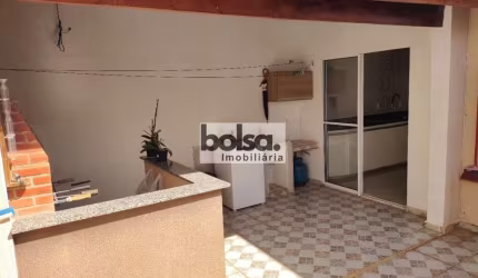 Casa em excelente localização dentro do Condomínio.