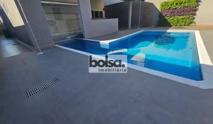 CASA COM FINO ACABAMENTO