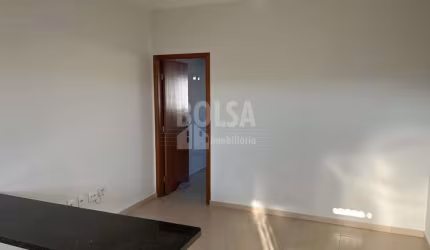 Apartamento amplo ,arejado próximo a FIB