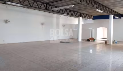 Barracão excelete para comercio e industria, com escritório, acesso para dua ruas