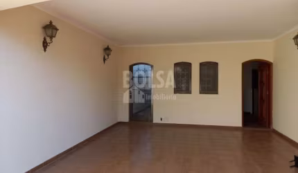 Excelente  residencia ampla, com total segurança , localização excelente