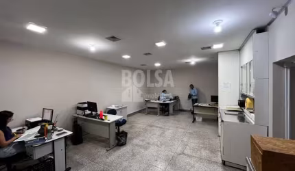 Imóvel comercial com 210 m muito bem localizado