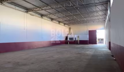 Barracão amplo com entrada para Caminhões