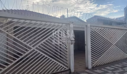 Excelente  residencia ampla, com total segurança , localização excelente