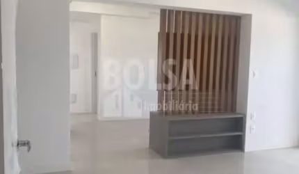 Lindo apartamento com varanda gourmet , completíssimo em armários, ar condicionado , muito bem local
