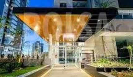 Lindo apartamento com varanda gourmet ,  completíssimo em armários, ar condicionado , muito bem loca