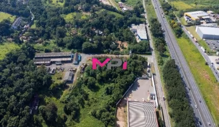 ÁREA INDUSTRIAL COM GALPÃO AO LADO DA RODOVIA ANHANGUERA EM LOUVEIRA/SP.