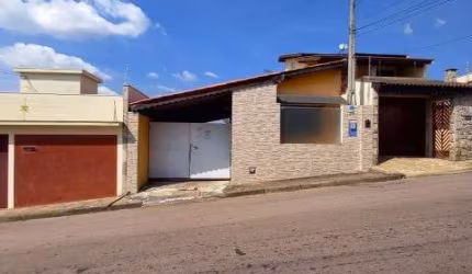 AMPLA CASA TÉRREA A VENDA - VILA RAMI - JUNDIAÍ/SP.