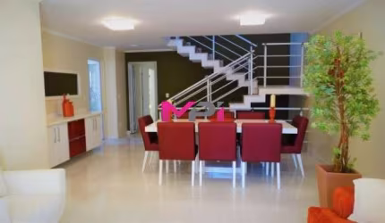 CASA A VENDA NO BAIRRO RETIRO -  JUNDIAÍ/SP.  400 METROS -  04 QUARTOS - ÁREA DE LAZER COM CHURRASQUEIRA - 06 VAGAS.