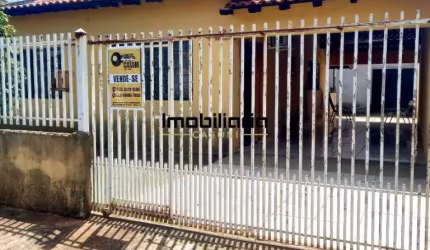 Casa com Edícula