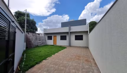 LIND&#205;SSIMA CASA NO JD. COL&#218;MBIA HA MENOS DE 10 MIN. DO CATUA&#205; SHOPPING