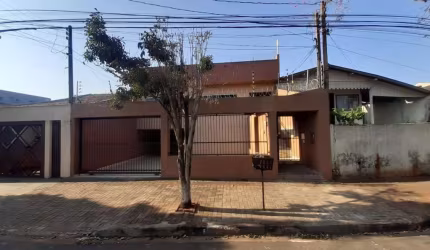 EXCELENTE CASA COM 3 QUARTOS E TERRA&#199;O - JD HEDY