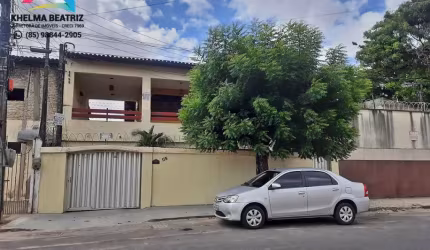 Casa duplex, 7 dormitórios, varandão, quintal com galpão, Parquelândia