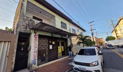 Duplex com Ponto comercial + 2 casas no Montese