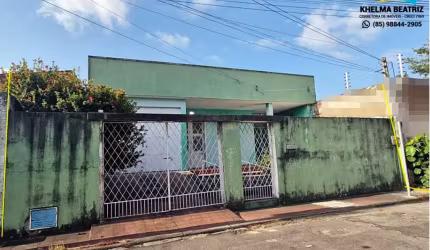 Vendo casa plana com amplo terreno, Bairro de Fátima, próx. ao novo Mercantil São Luiz da Aguanambi