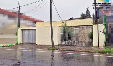 Vendo ampla casa solta com 3 quartos, ponto comercial , corredor lateral e galpão