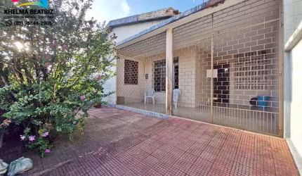 Vendo casa ampla , solta, com 3 suites, jardim, quintal no Bairro de Fátima